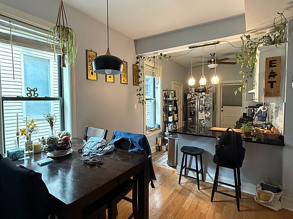 5th image of 1134 W Oakdale Ave APT 2R