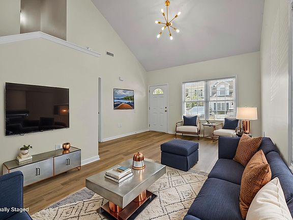 4th image of 100 Spring Creek Dr. #A