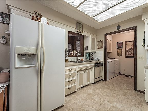 4th image of 1 Ames Ln