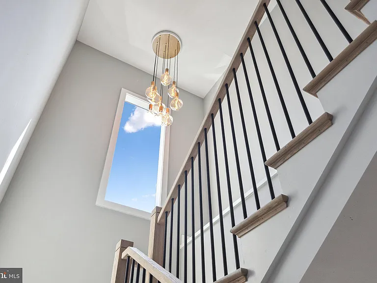 901 King St #201 — Photo 15