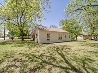 308 Live Oak St, Meridian, TX 76665