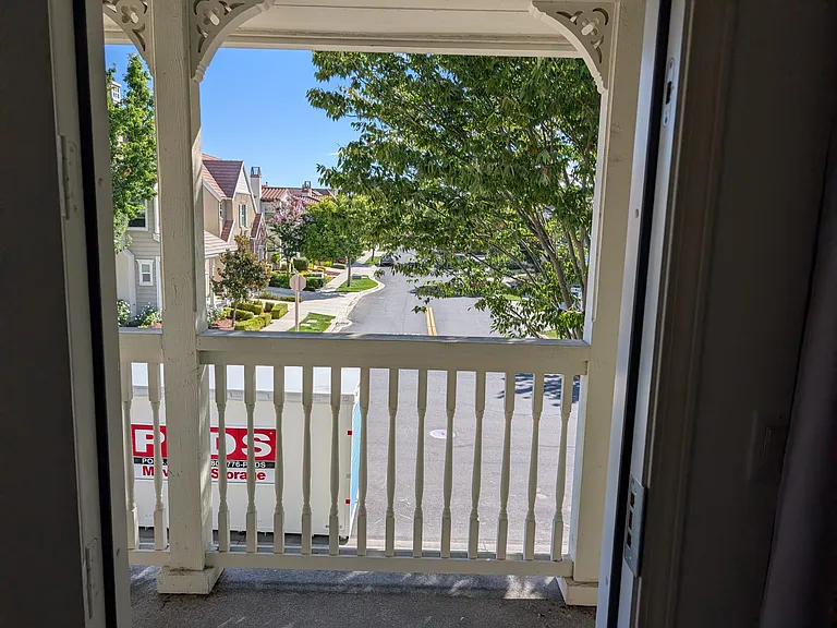Master Bed 1 Balcony