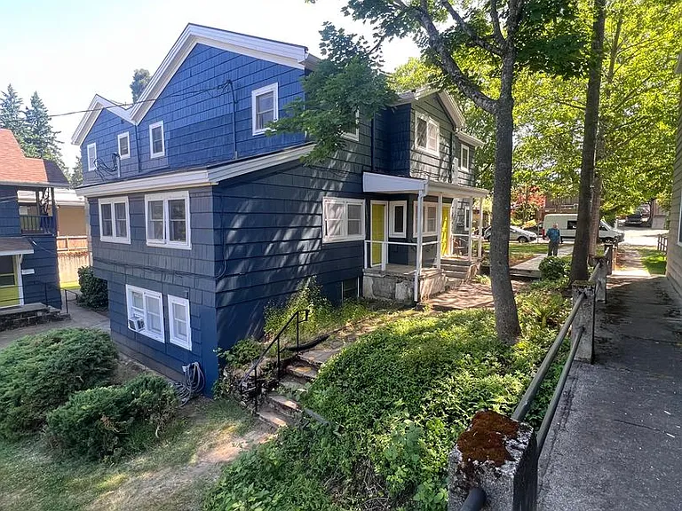 1860 Potter Street — Photo 9