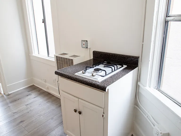 Bixel apts LLC — Photo 10