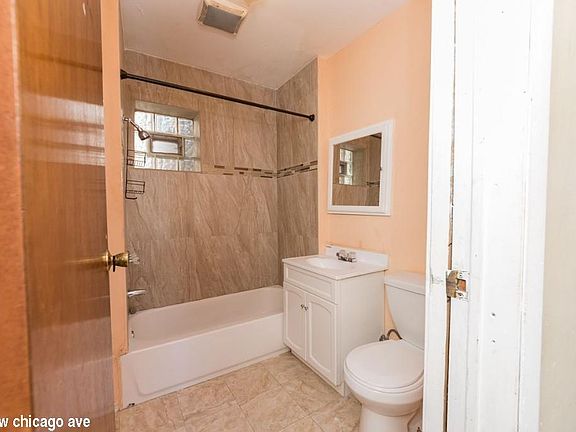 5th image of 1461 W Chicago Ave #222