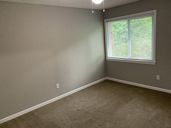 3rd image of 643 Spottswood Manor Dr
