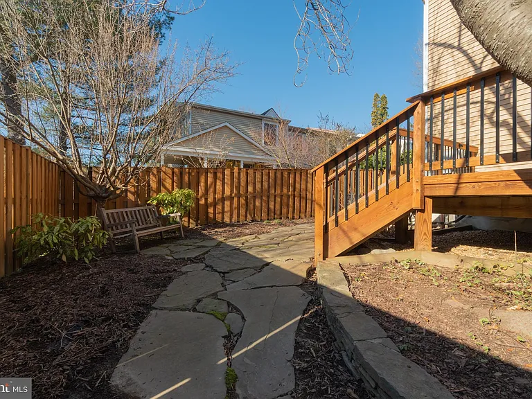 2911 Montauk Ct — Photo 33