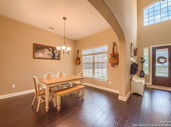 3rd image of 521 Sittre Dr