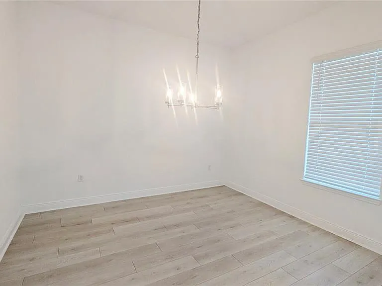 15614 Vetta Dr — Photo 11