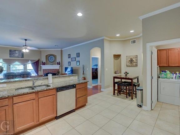 4th image of 238 Avondale Ln