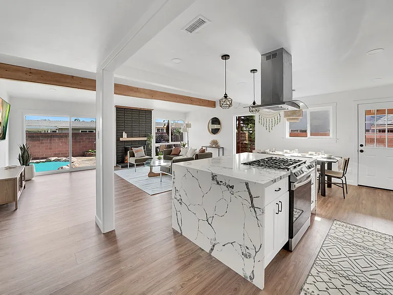 1306 W Baker Ave — Photo 2