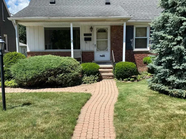 1554 Hollywood St, Dearborn, MI 48124