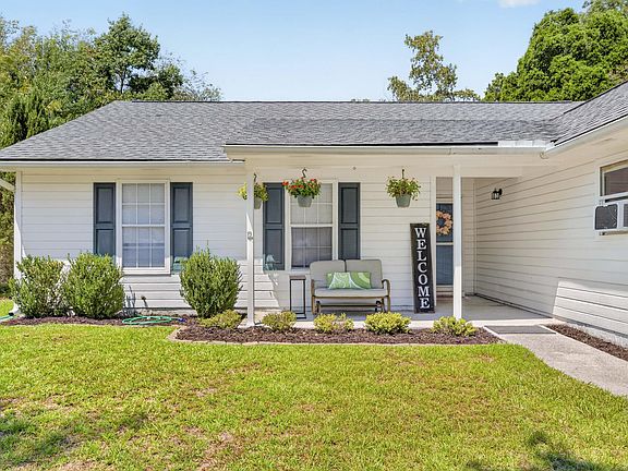 3rd image of 110 Persimmon Cir