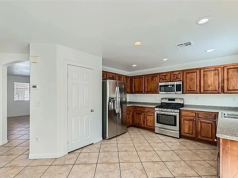 5849 Old English Ct — Photo 7