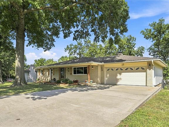 2nd image of 743 Linda Ln