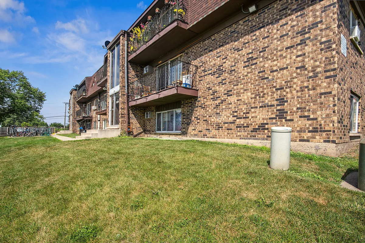 Building Photo - 2500 Mark Thomas Ln #5B
