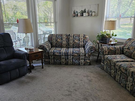5th image of 905 E Broadwell St