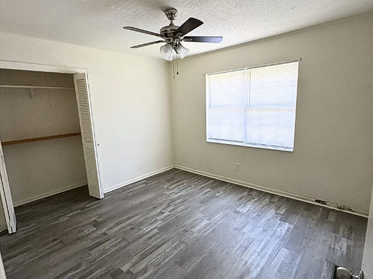 6919-6929 Robinson Dr — Photo 5