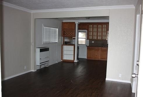 4th image of 1040 Thornton St