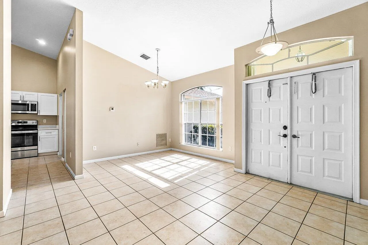 3 bed, 2.0 bath, 1881 sqft, $3,400 — Photo 3