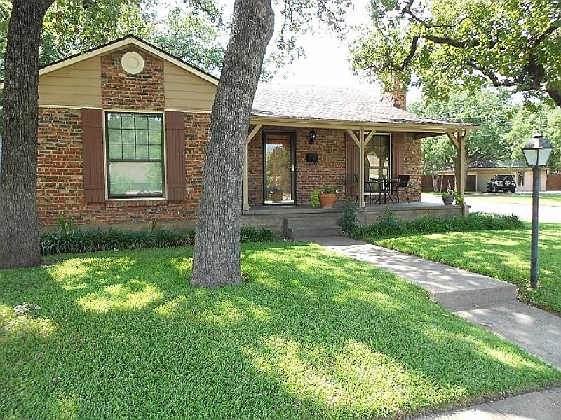 1st image of 2205 NW 4th Ave