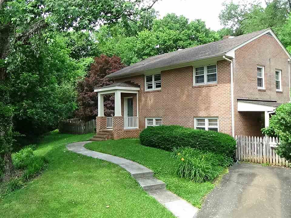 1st image of 810 Saint James Cir
