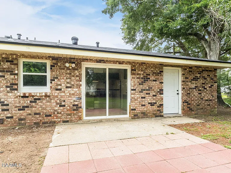 304 W Broussard St — Photo 19