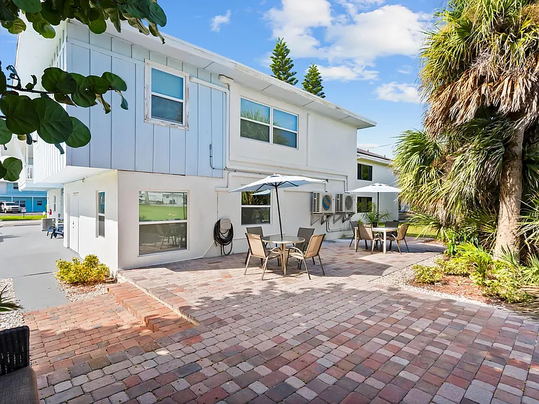 670 Hernando St #E — Photo 14