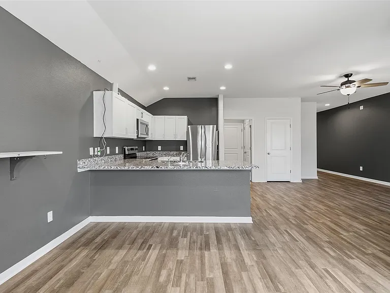 111 Bering Dr — Photo 6