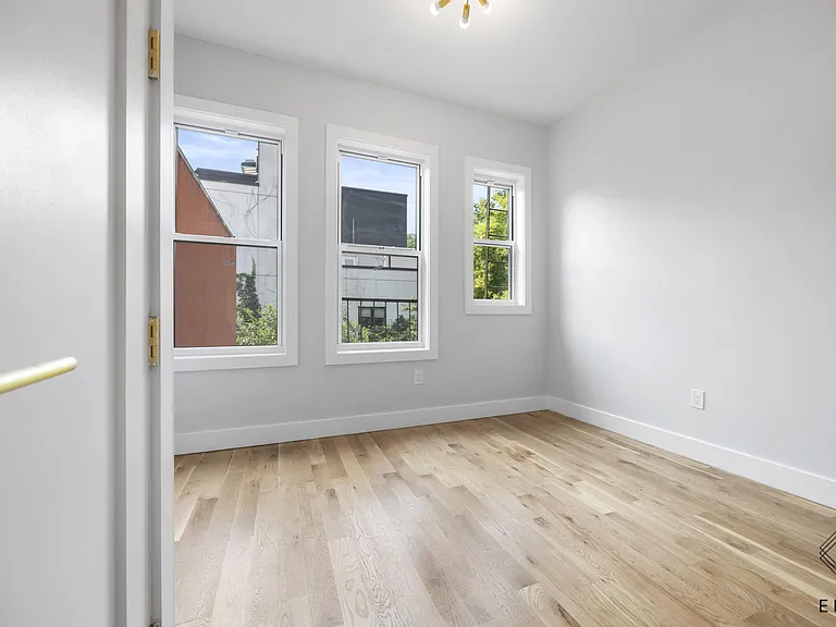 690 Onderdonk Ave #3A — Photo 7