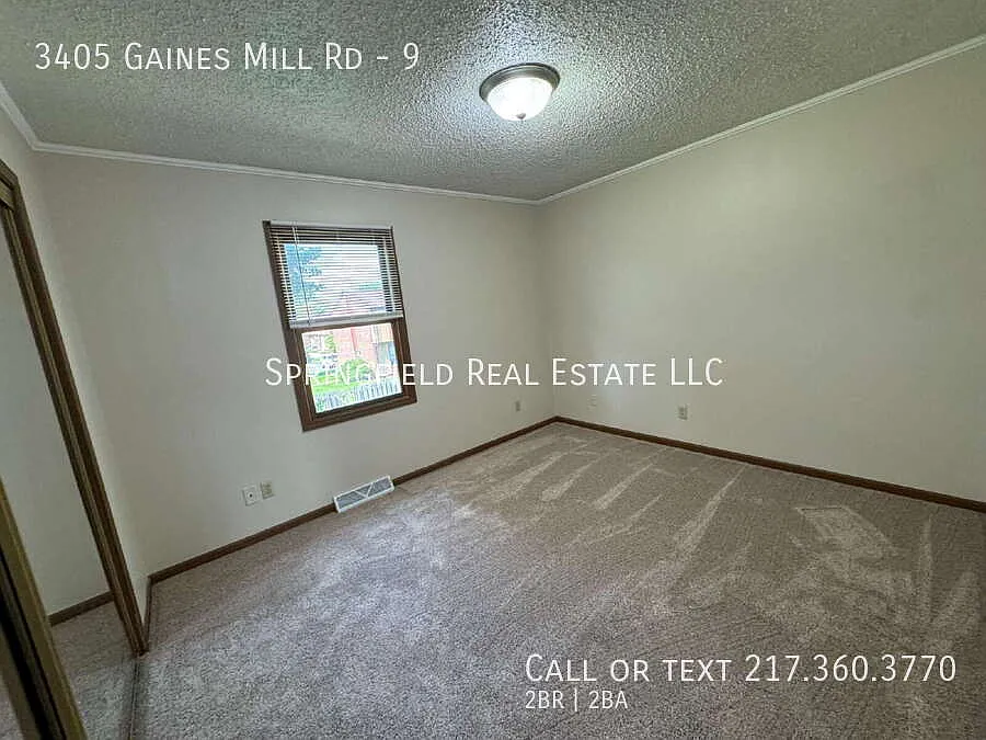 Love Grows Spacious 2-Story Townhome — Photo 2