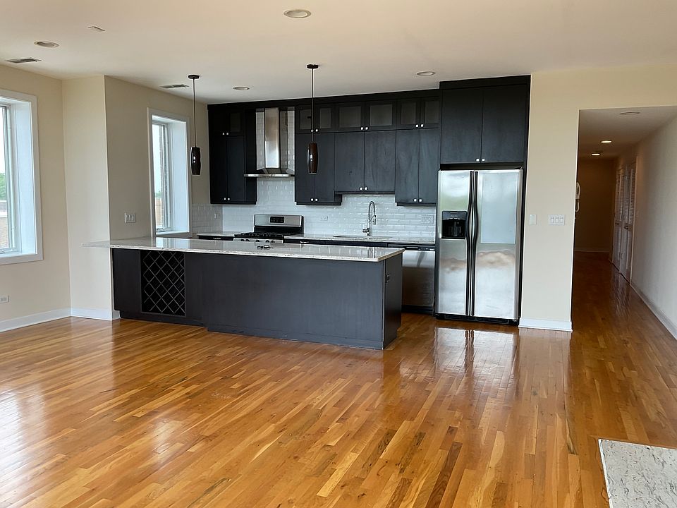 1st image of 4318 N California Ave Unit 201