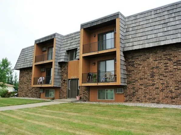 3120 10th St SW, 3120 10th St SW #1, Minot, ND 58701