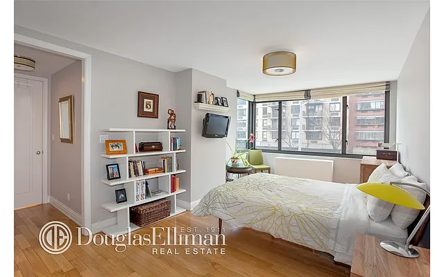 Sold by Douglas Elliman | media 21