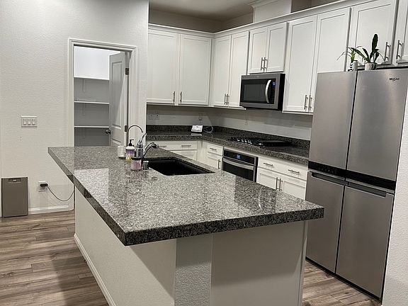 4th image of 10367 Bagg Ave