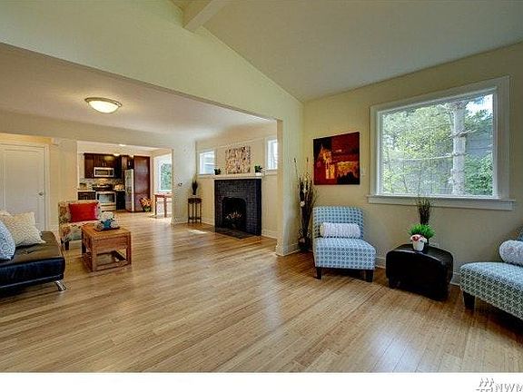 4th image of 10722 Densmore Ave N