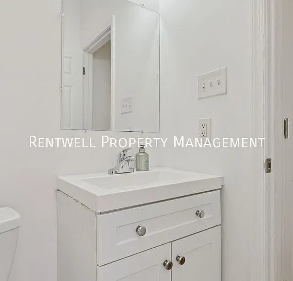 120 E Main St #9 — Photo 8