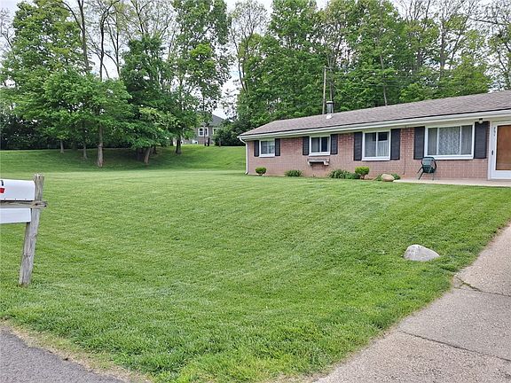 2nd image of 751 Country View Dr
