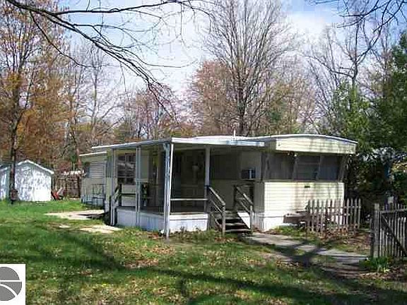 3rd image of 875 S Crestwood Ln