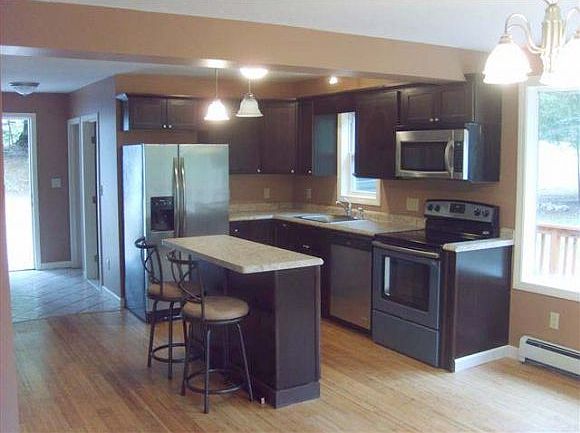 kitchen area/main entrance 