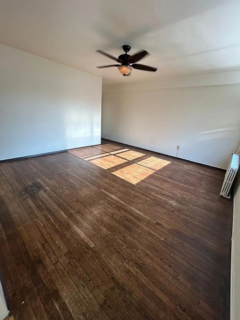Montlake Apartments — Photo 2