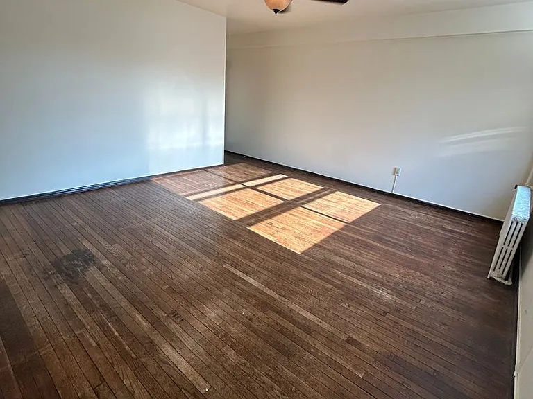 Montlake Apartments — Photo 7