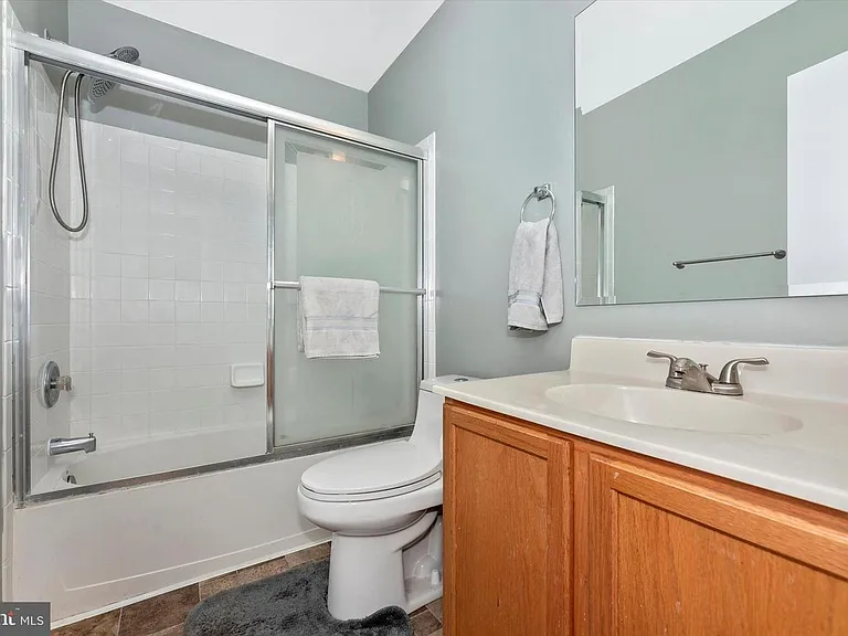 124 Cavenrock Ct — Photo 35