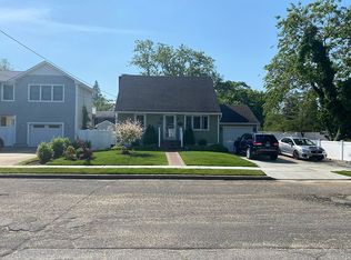 11 Triangle Pl, Freeport, NY 11520