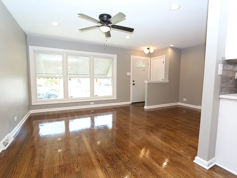 1413 W 112th Pl — Photo 2