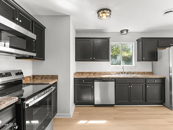 4th image of 402 Sterling Road