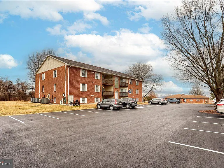 2712 Lisburn Rd #201 — Photo 2