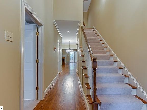 5th image of 134 Country Club Ct