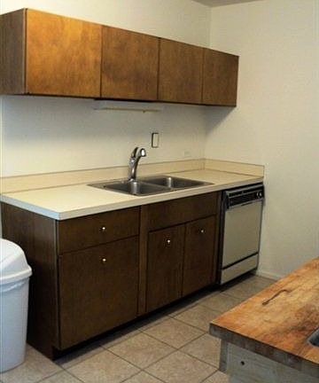 4th image of 3000 Farnam St APT 8A