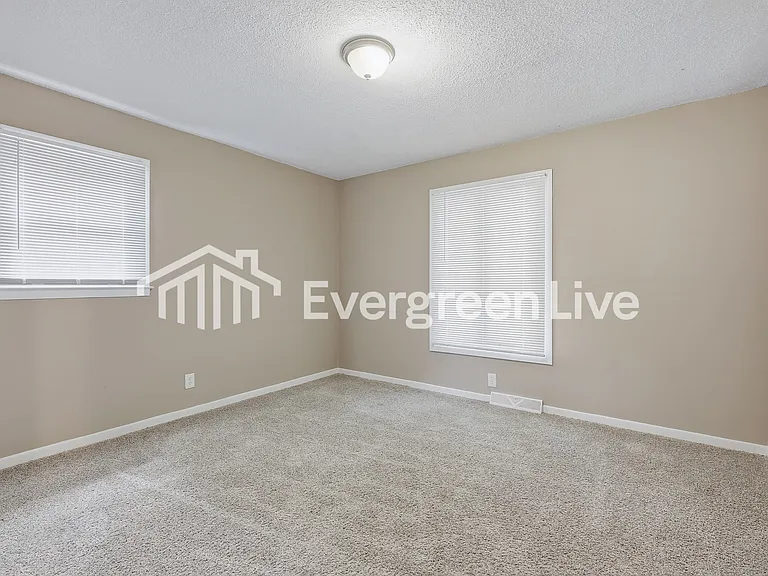 4 Bransfield Ct — Photo 12